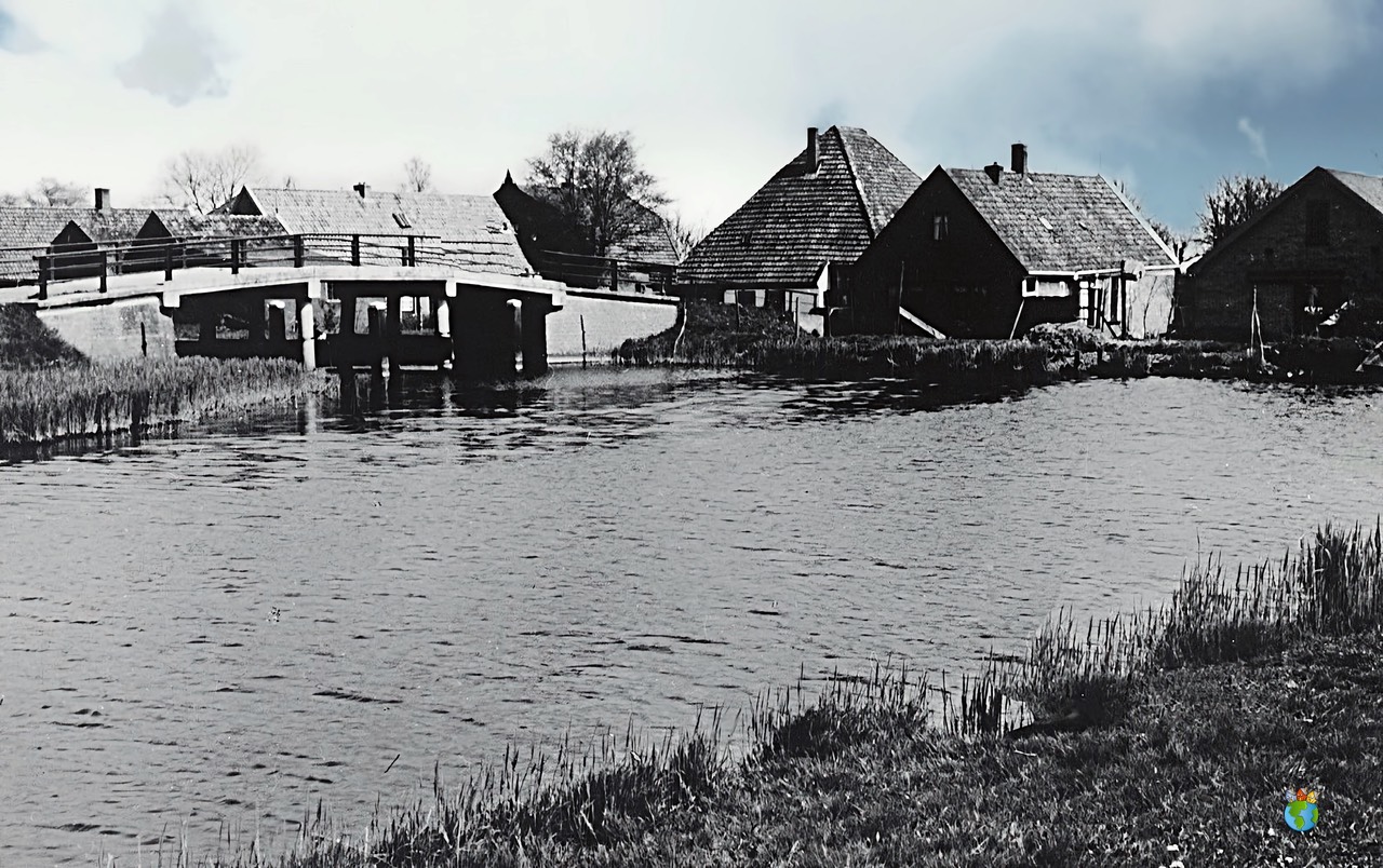 Driehuizen - Brug over ringvaart (1920)  02  - Zwart:Wit - High Res