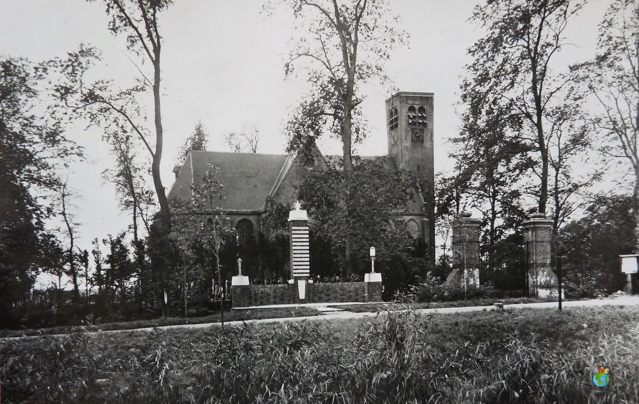 Stompetoren - Kerk met stompe toren  03 - Zwart:Wit - High Res